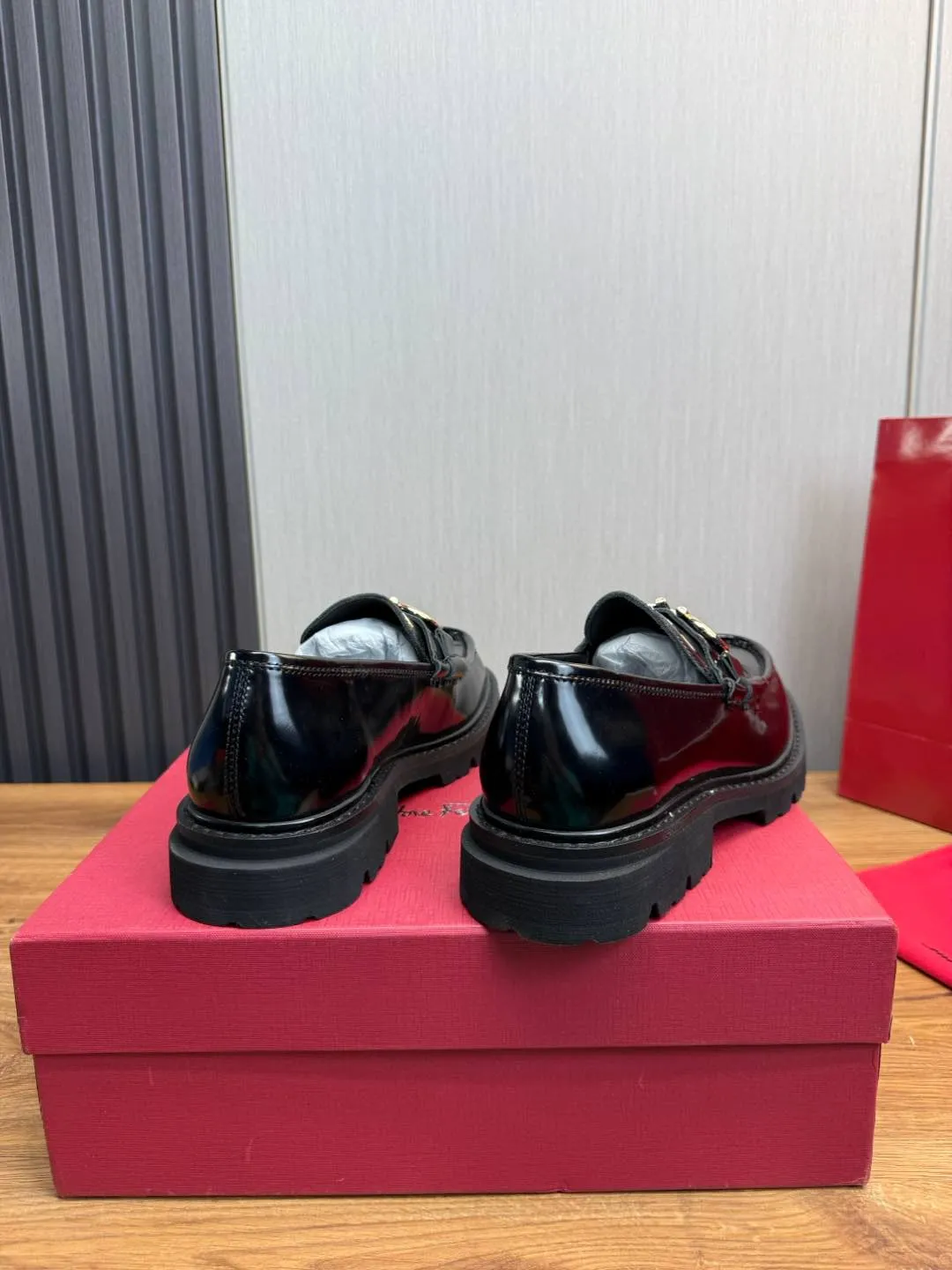 Men's shoes 💰880💰 Ferragamo. [Ferragamo] men's thick-soled loafers, the latest hot style, 1:1 original purchase quality, top quality, imported open-edge beaded cowhide leather on the upper, hand-made three-dimensional stitching highlights the round toe design, the inner foot pads are all imported cowhide, with original lightweight foam outsole, matching code 39-44, (38, 45 custom-made, non-refundable)